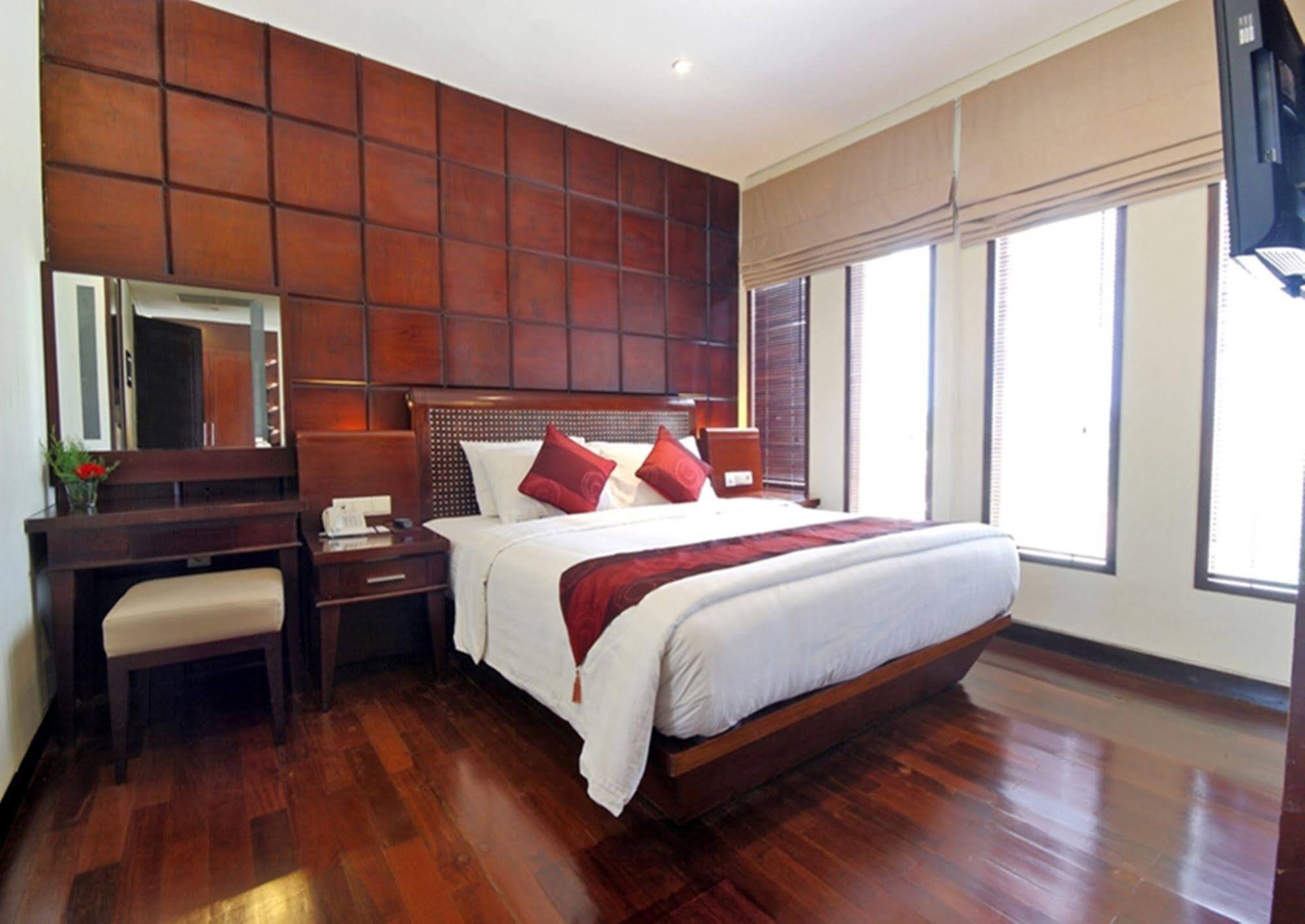 Capital O 2114 Grand Jimbaran Boutique Hotel Exterior photo