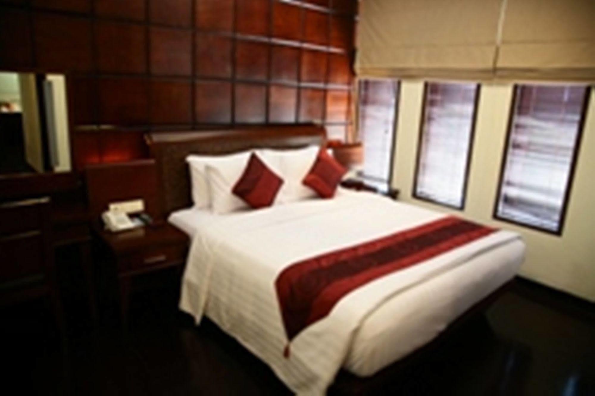 Capital O 2114 Grand Jimbaran Boutique Hotel Exterior photo