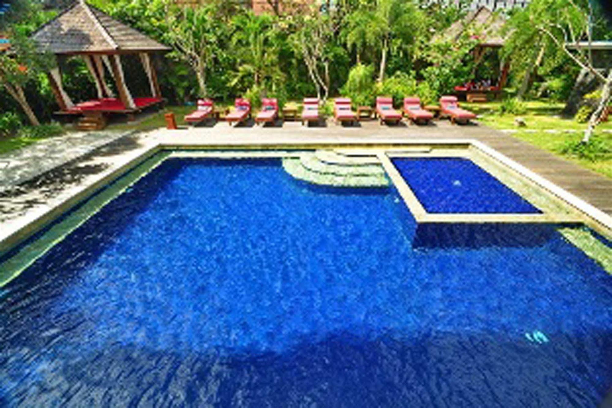 Capital O 2114 Grand Jimbaran Boutique Hotel Exterior photo